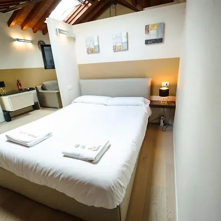 Duomo Elegant Penthouse Apartment Parma